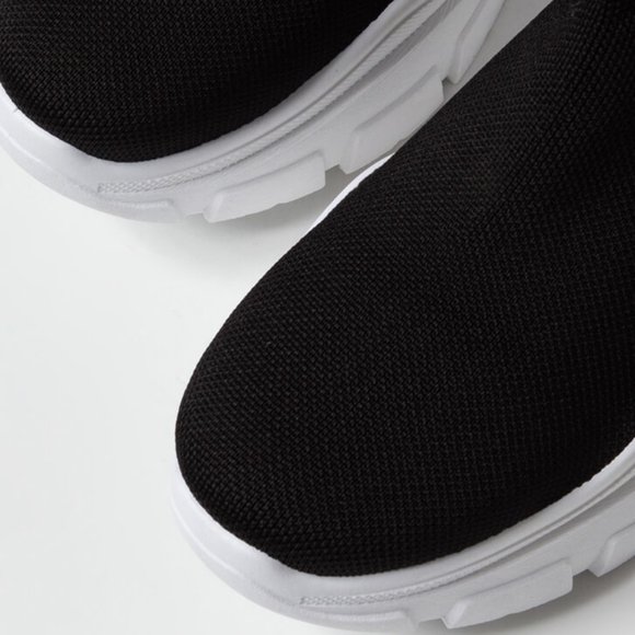 πππ¨π© 8 & 10 π€Platform Strechy Sneaker -BLK - Picture 7 of 8